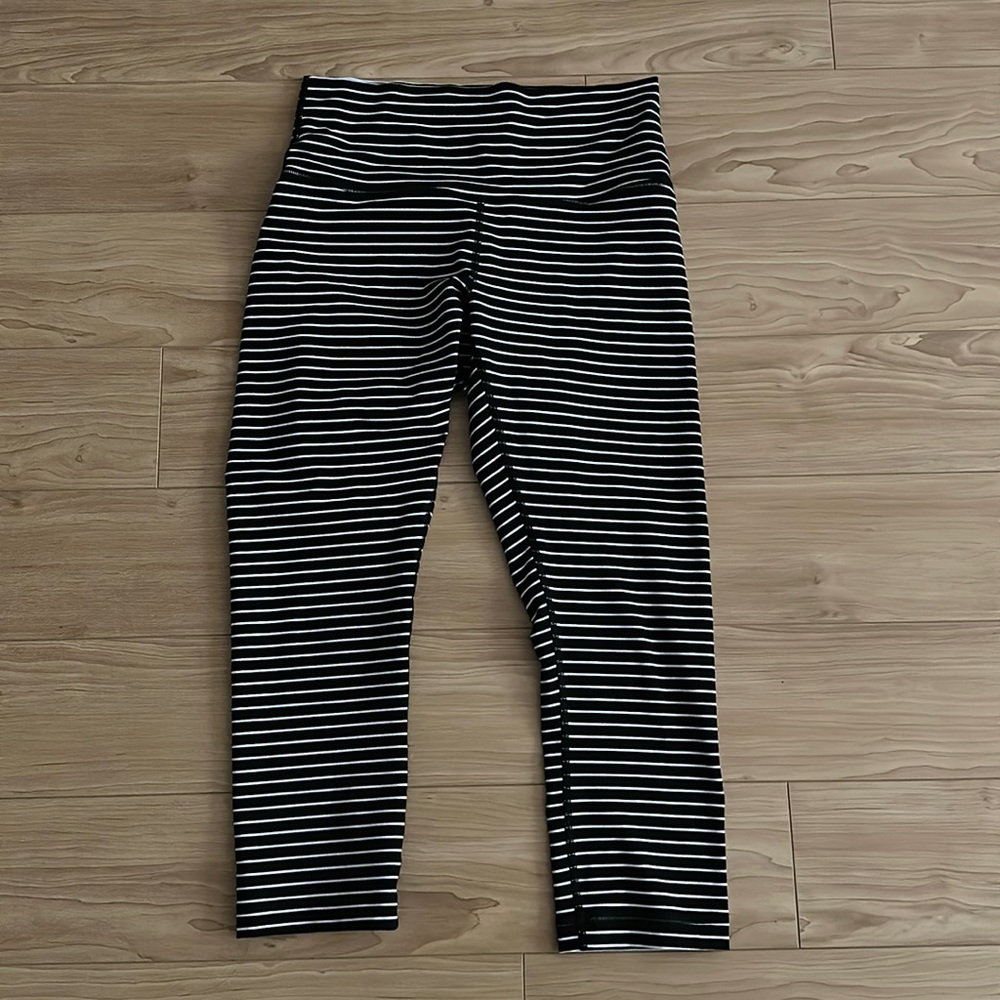 - Lululemon capri leggings